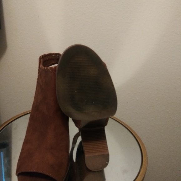 Faux suede booties - Picture 3 of 6